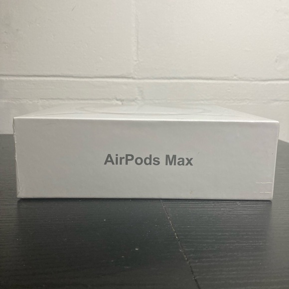 Apple AirPods Max with Smart Case (sealed) - Picture 3 of 3